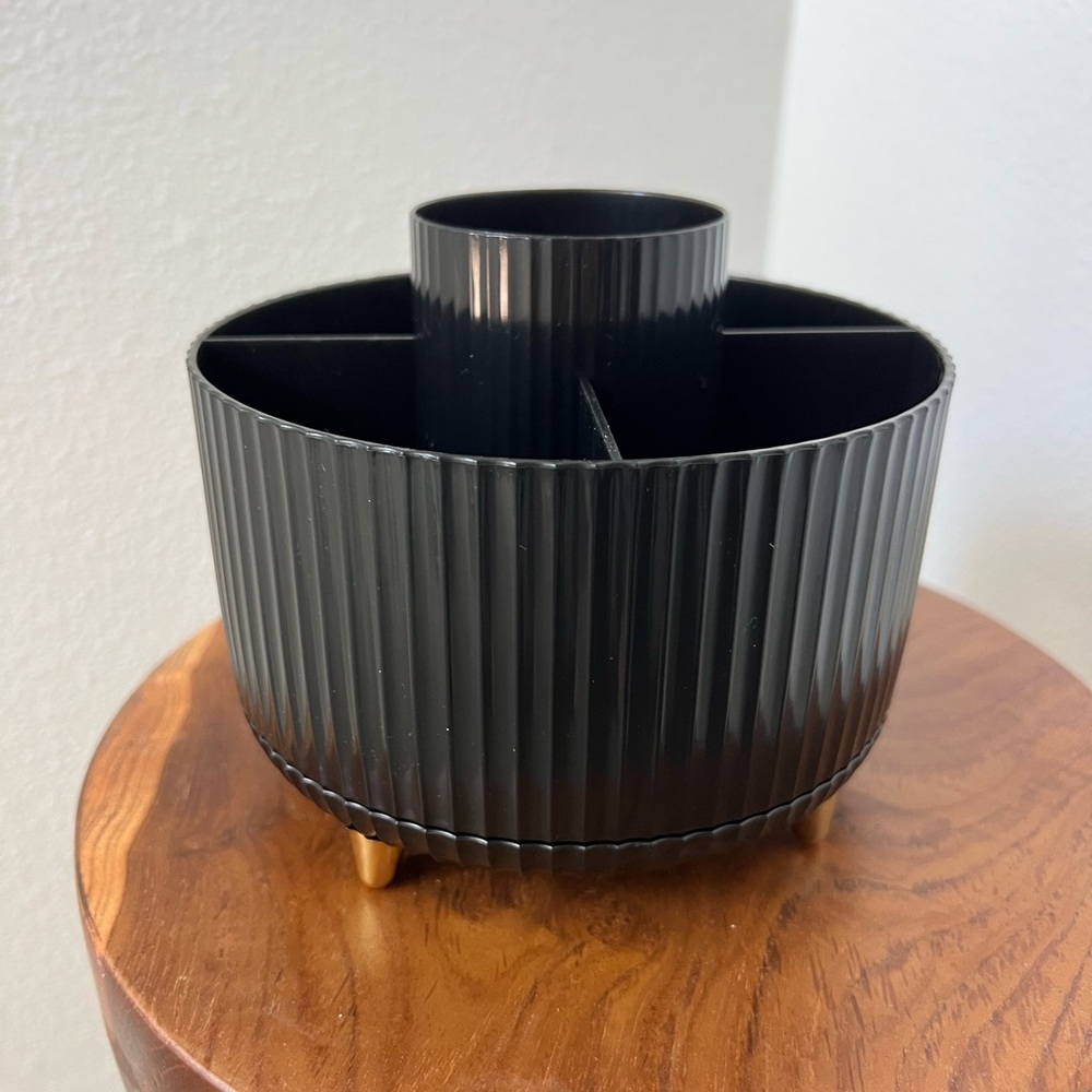 Brush organizer